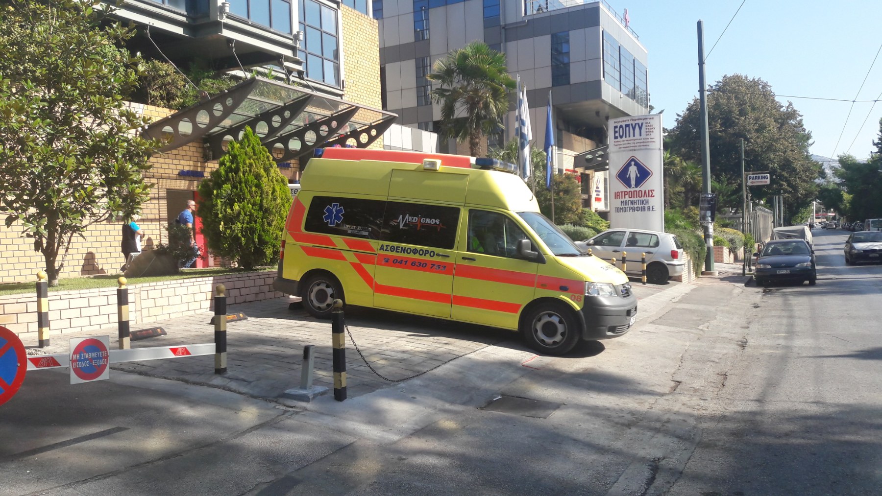 Ιδιωτικό ασθενοφόρο σε υπηρεσία